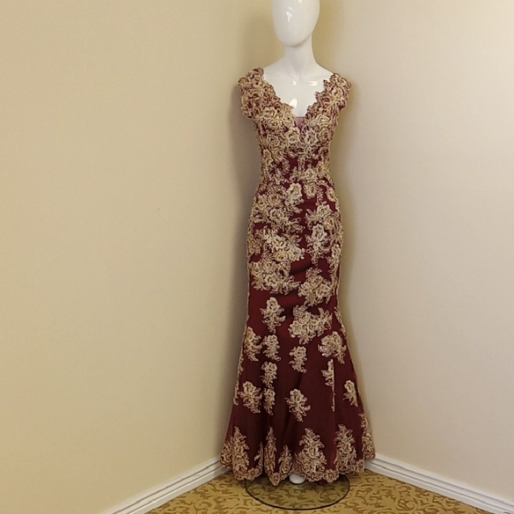 Cindy Size Small Elegant Burgundy and Gold Prom Dress